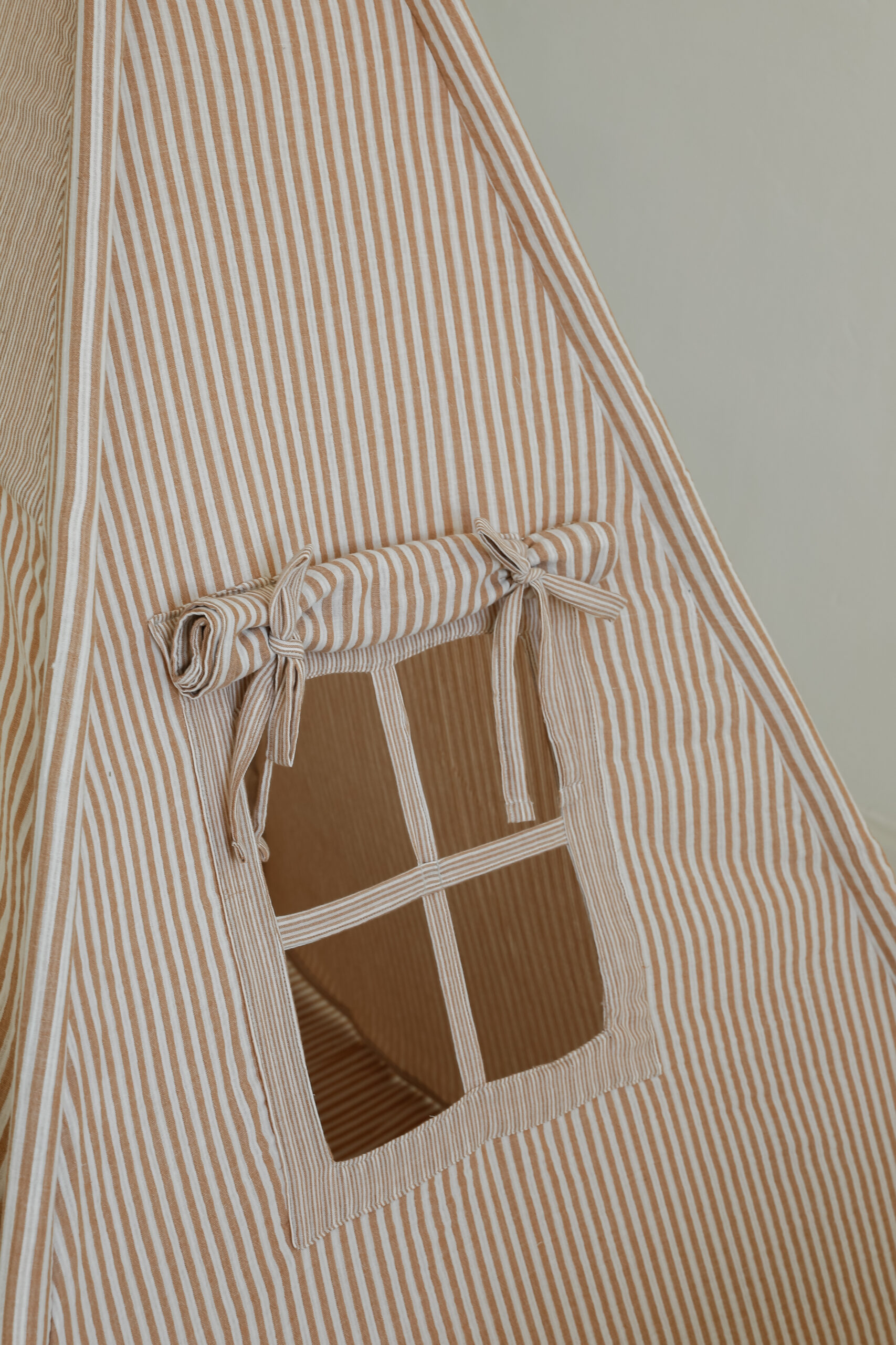 Dryžuota vaikiška tipi palapinė su dvipusiu muslino kilimėliu - smėlinė - Image 7