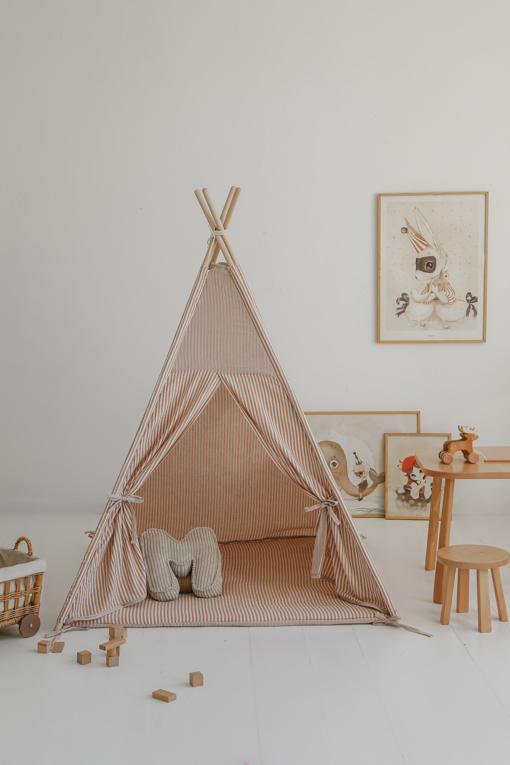 Dryžuota vaikiška tipi palapinė su dvipusiu muslino kilimėliu - smėlinė - Image 2