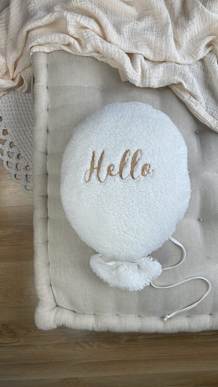 Personalizuotas dekoratyvinis balionas "Fluffy" – ecru spalva