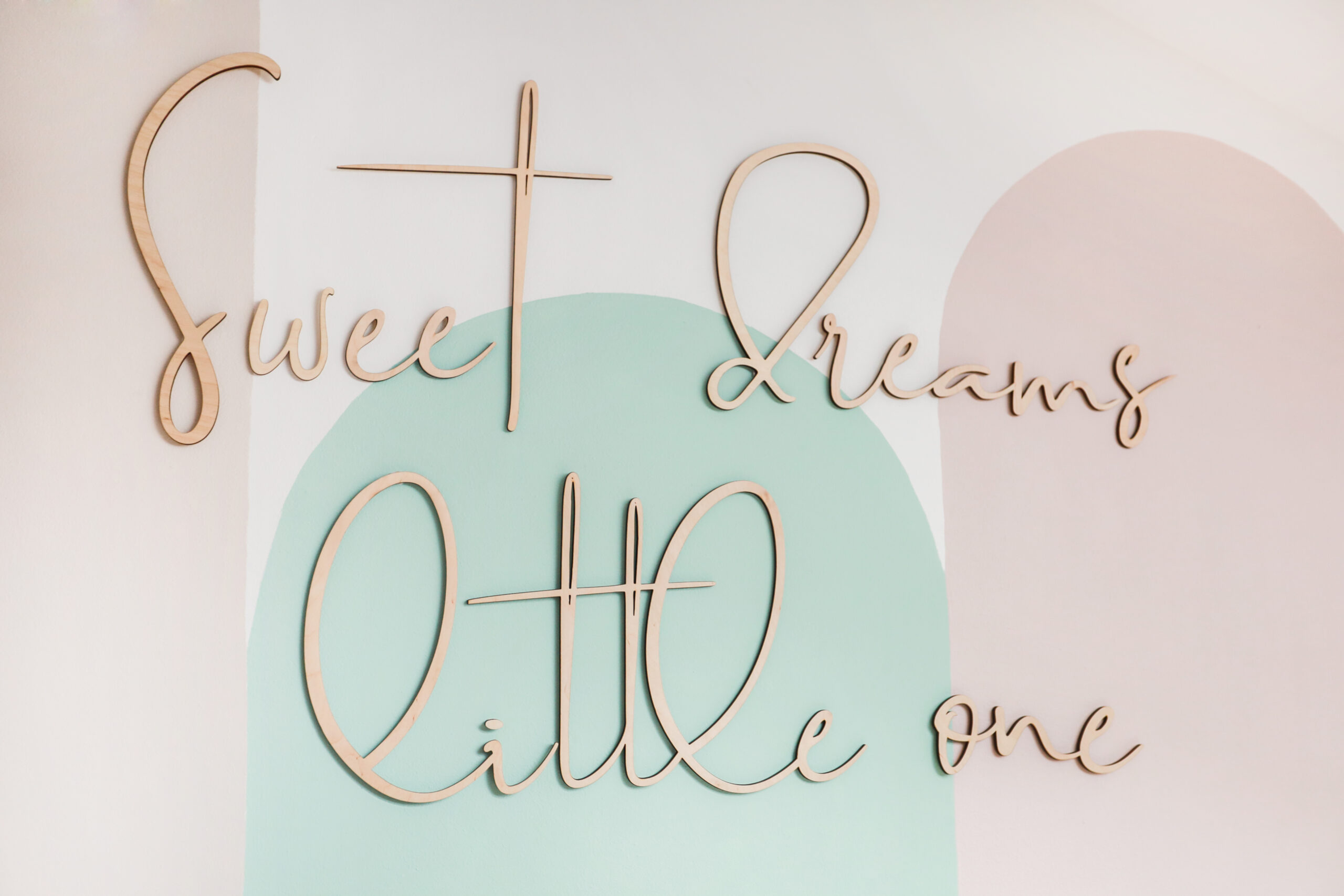 Medinis sienos užrašas „Sweet Dreams Little One“ - Image 5