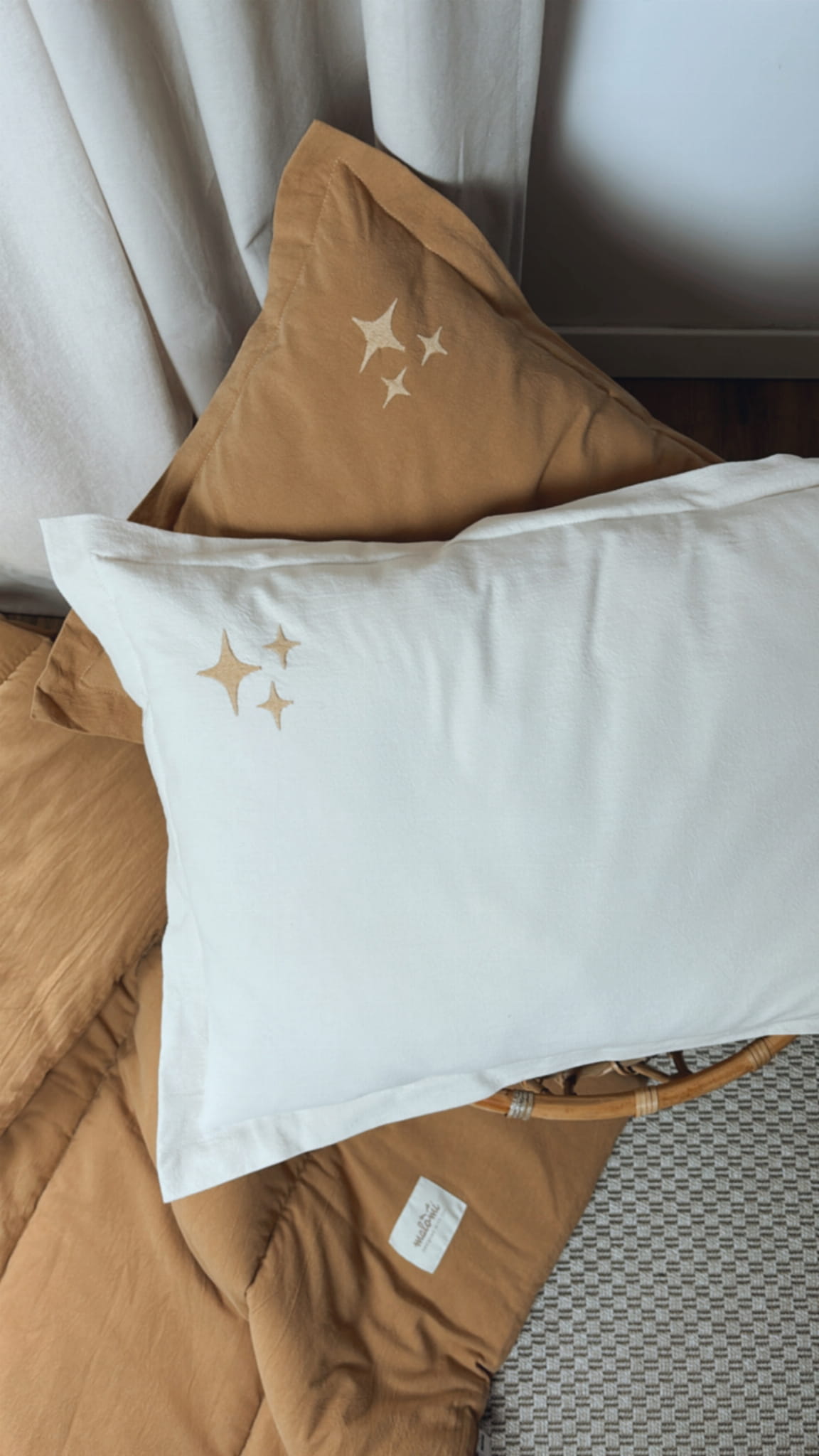 Skalbtos medvilnės patalynės komplektas su užpildu "Žvaigždės" - ecru spalva - Image 4
