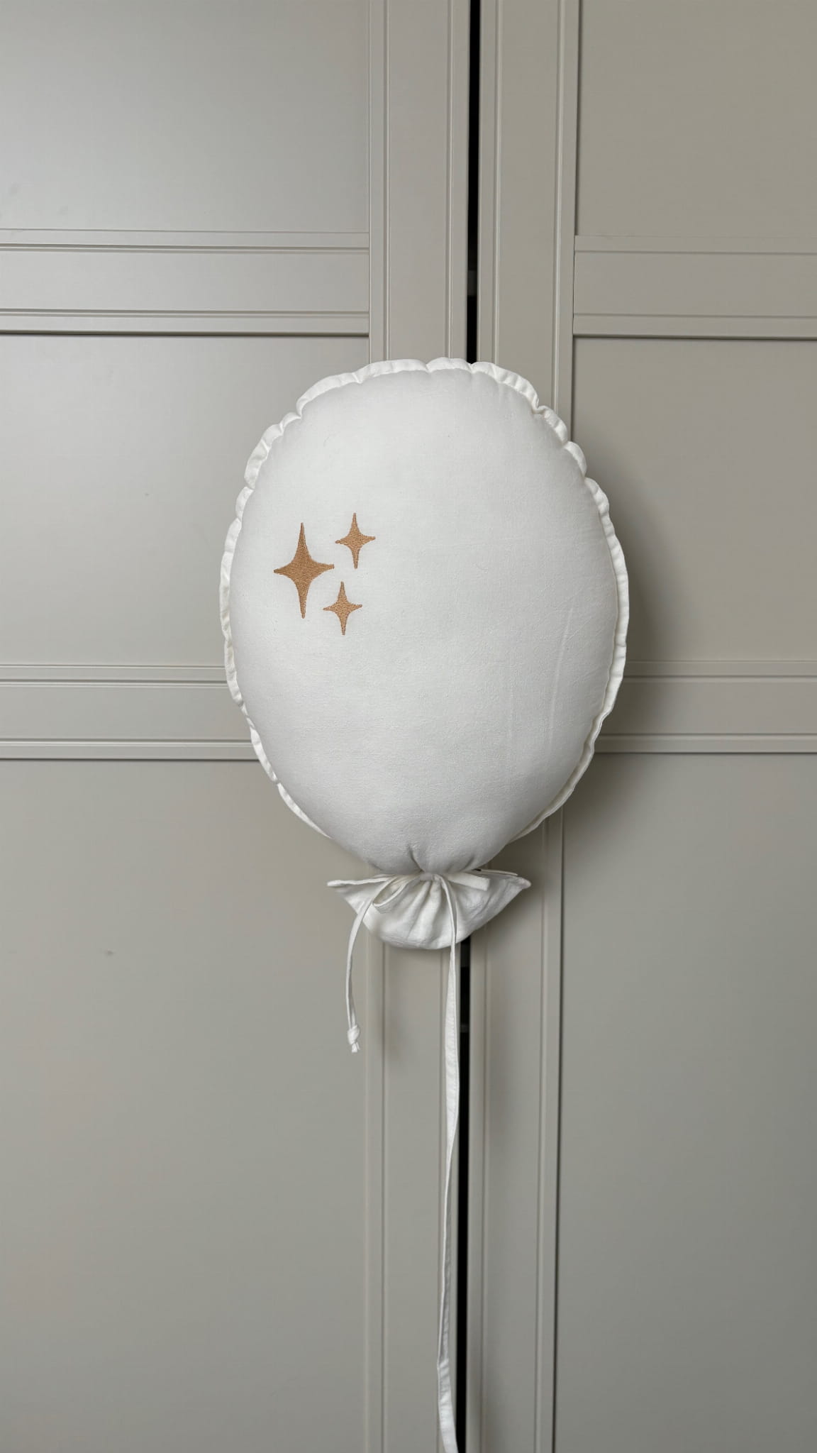 Dekoratyvinis skalbtos medvilnės balionas "Žvaigždės" – ecru spalva