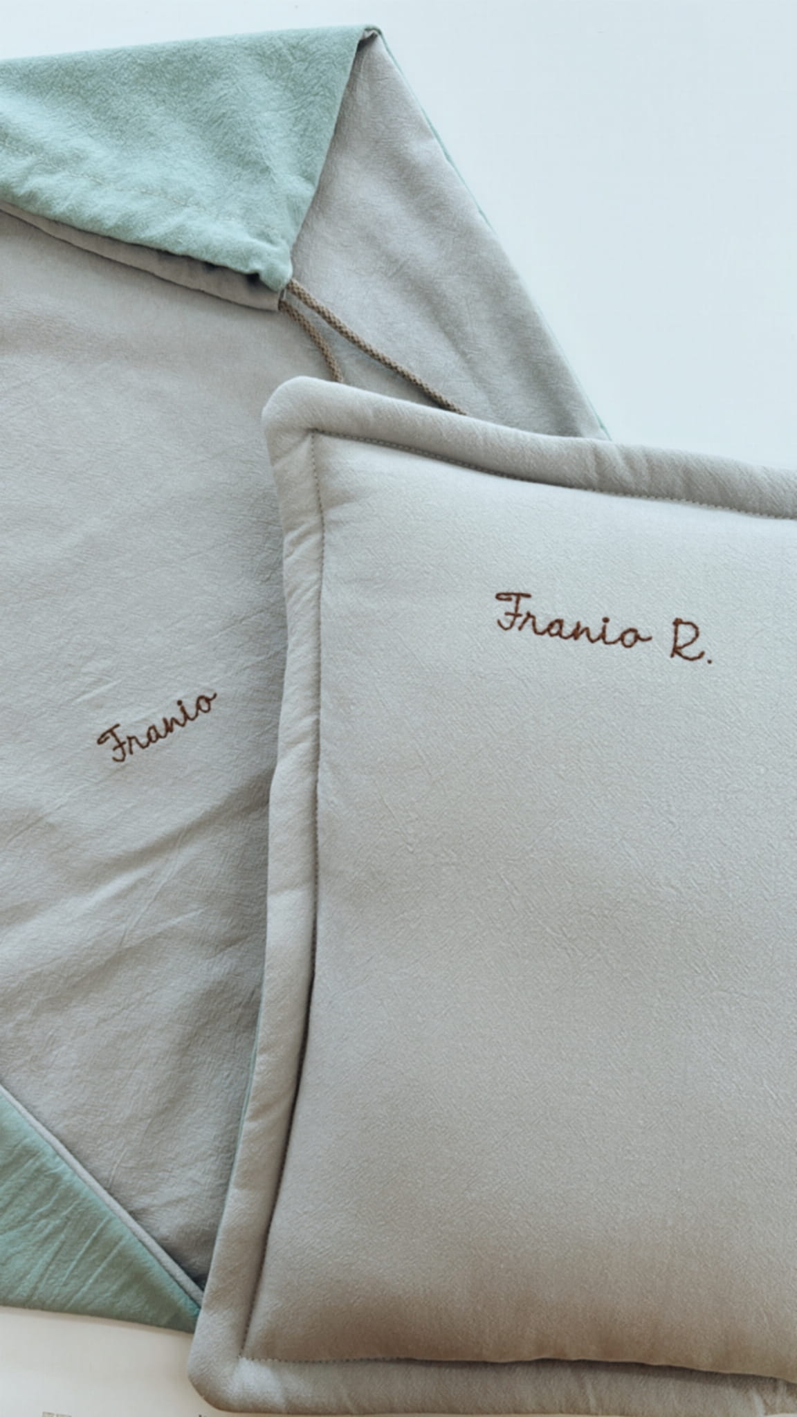 Personalizuotas patalynės komplektas su užpildu + kuprinė - įvairių spalvų