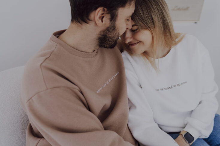 Personalizuotas megztinis Unisex - švelni kakavinė spalva - Image 3