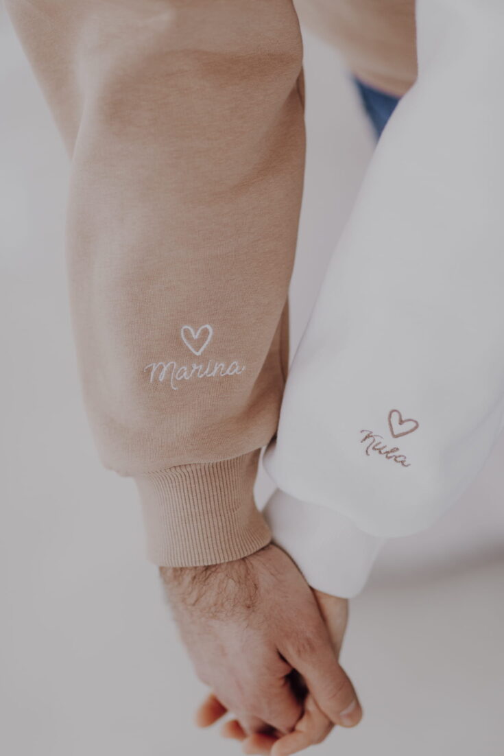 Personalizuotas megztinis Unisex - švelni kakavinė spalva - Image 5