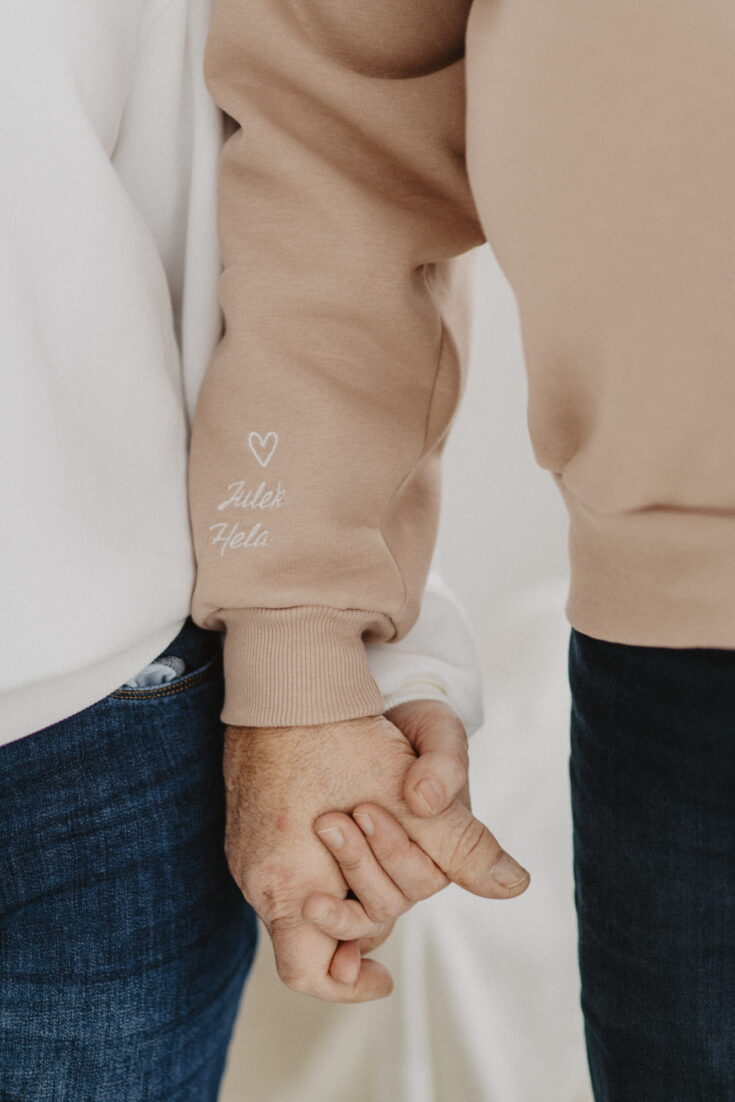 Personalizuotas megztinis Unisex - švelni kakavinė spalva - Image 6