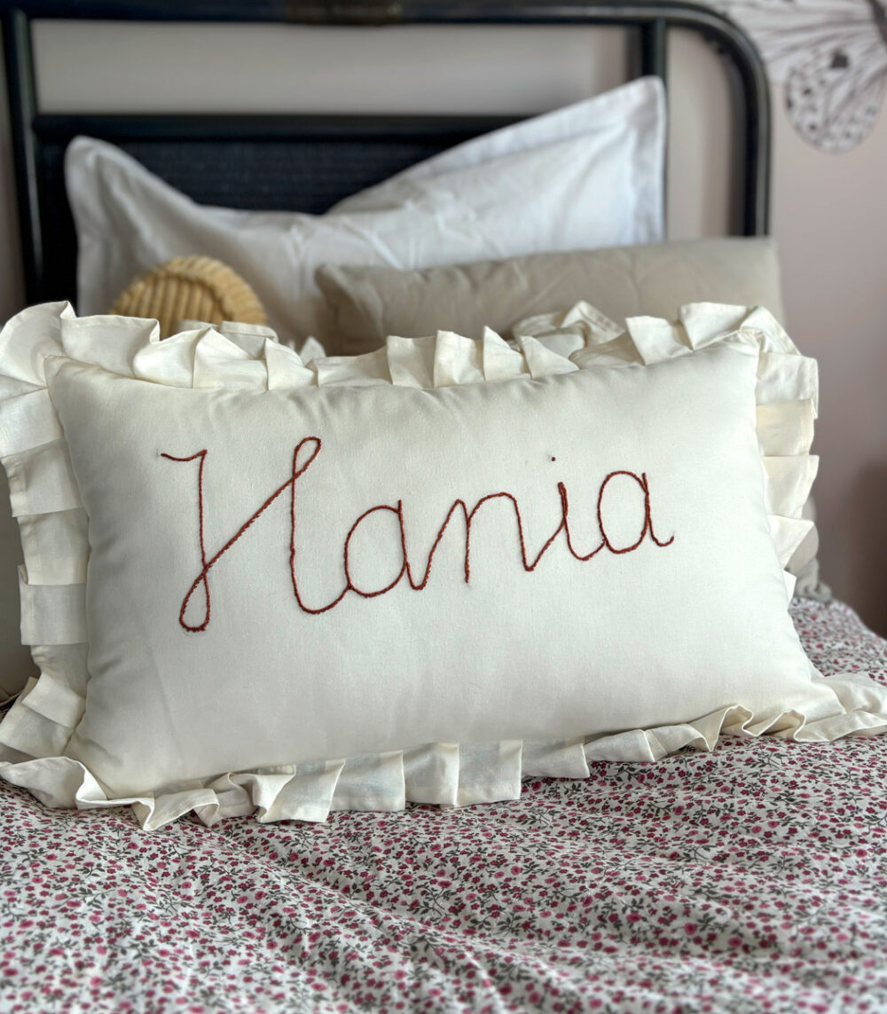 Personalizuota lininė pagalvėlė su raukiniais – kreminė - Image 2