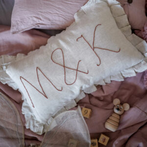 Personalizuota lininė pagalvėlė su raukiniais – natūrali