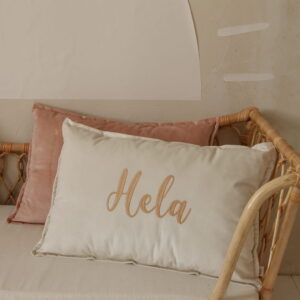 Personalizuota dekoratyvinė aksominė pagalvė „Delux“ – vanilinė kreminė