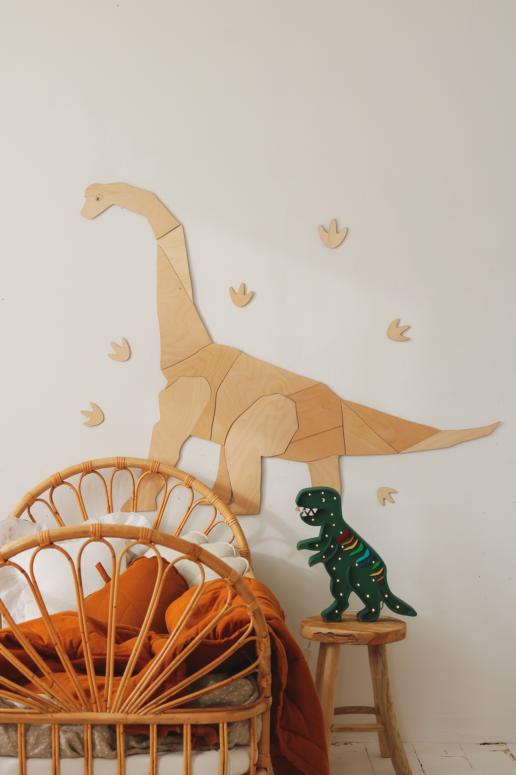 Medinė origami sienos dekoracija „Dinozauras Diplodokas” – S, M, XL dydžiai