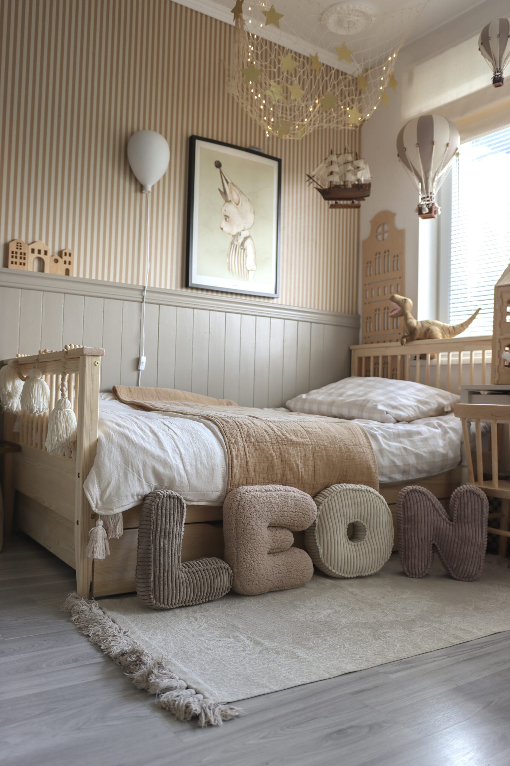 Personalizuota raidės pagalvėlė – balkšva - Image 7