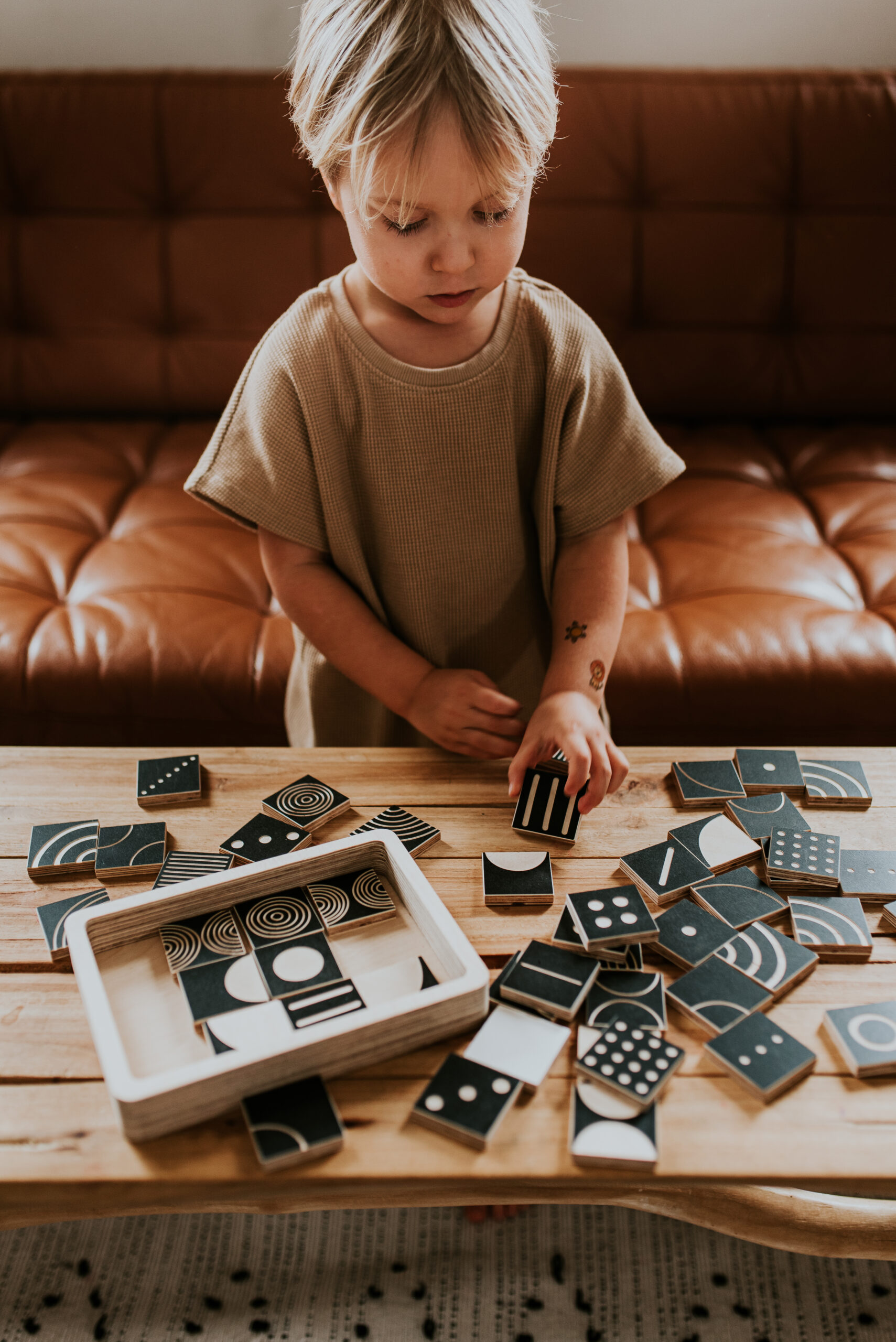 Kontrastinės lavinamosios medinės kaladėlės su kortelėmis - Image 12