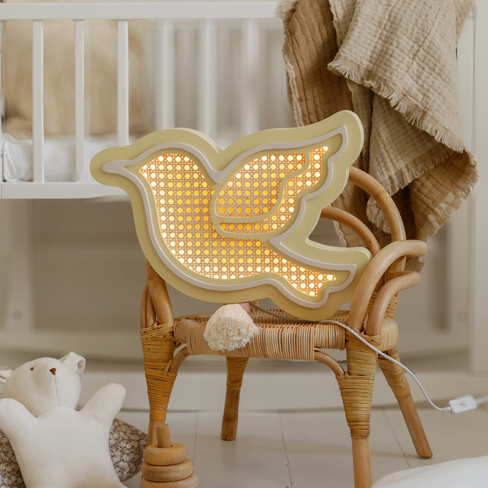 Medinis šviestuvas "Bird" - citrinų šerbeto/medvilnės spalva