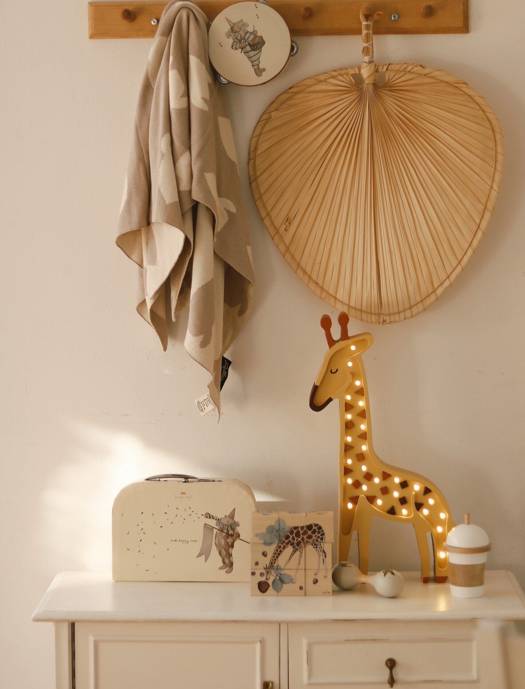 Medinis šviestuvas "Giraffe" - 3 spalvos