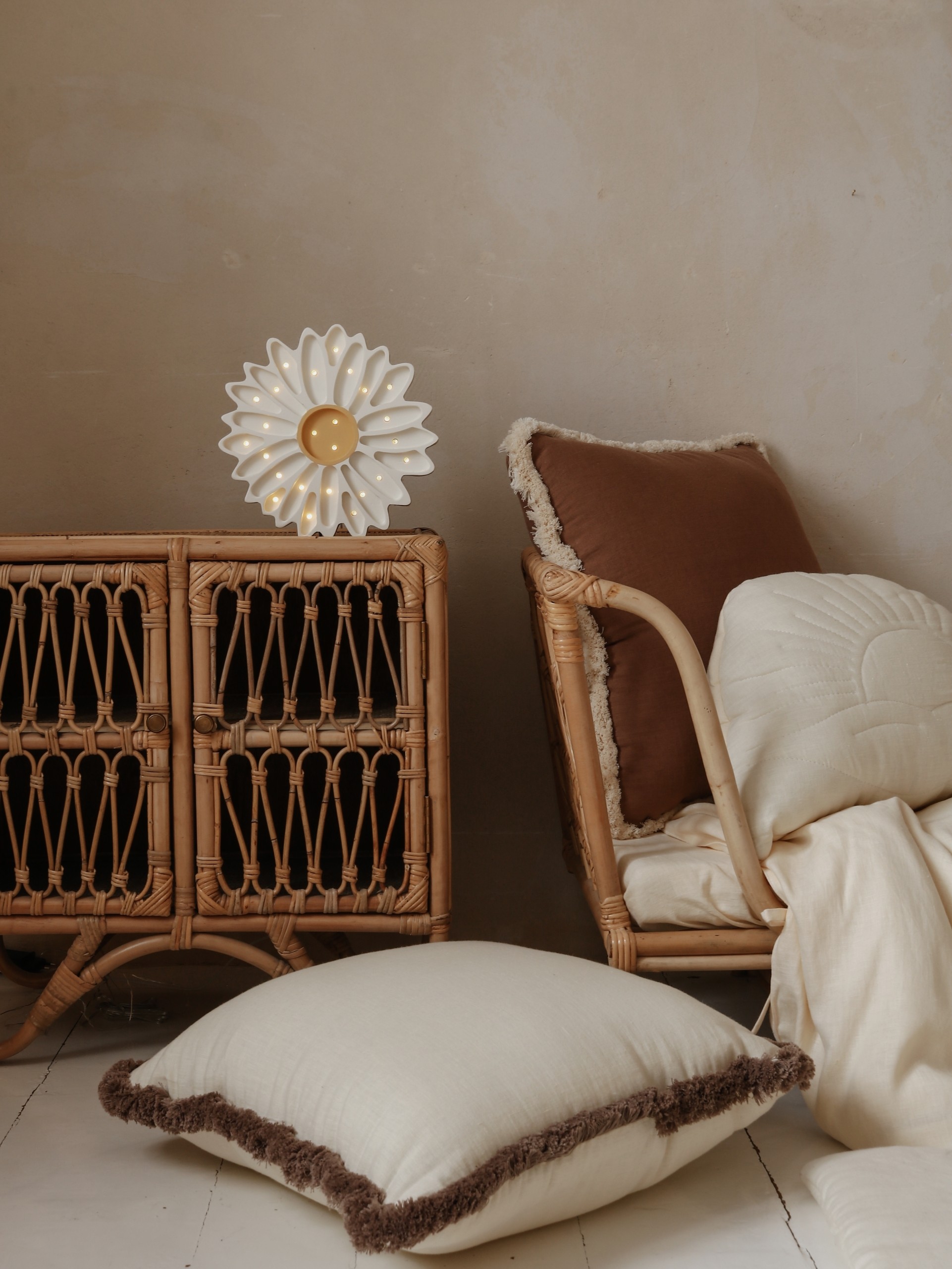 Medinis šviestuvas "Daisy" - 3 spalvos - Image 2