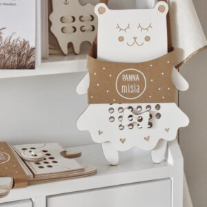 Medinis Montessori vėrimo žaislas "Mrs Teddy Bear" - baltas su saplvota virvele