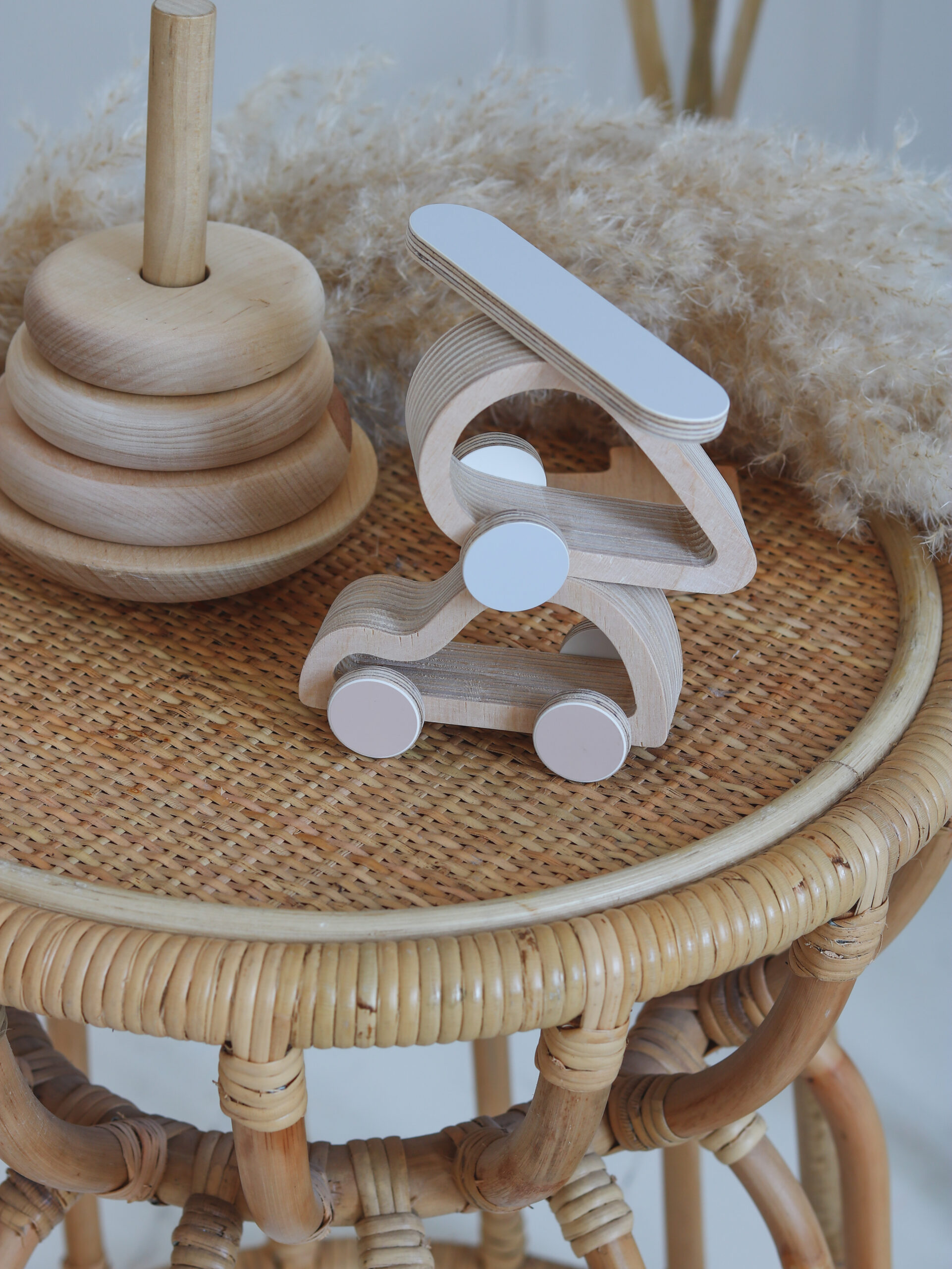 Medinis automobilis su oranžiniais ratais - Image 8