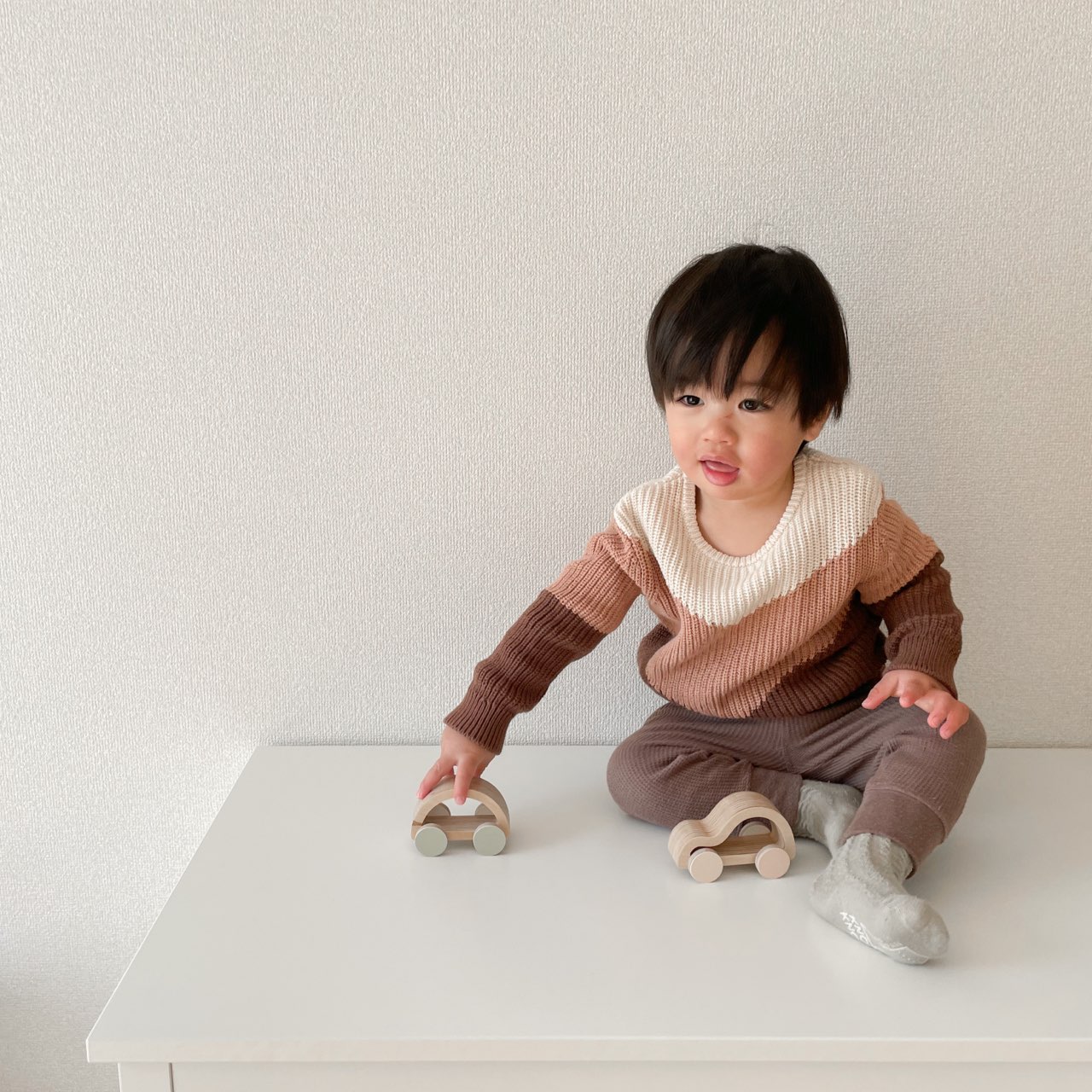 Medinis automobilis su oranžiniais ratais - Image 13