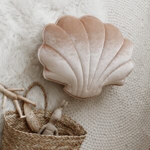 Aksominė kriauklės formos pagalvėlė "Beige Pearl"