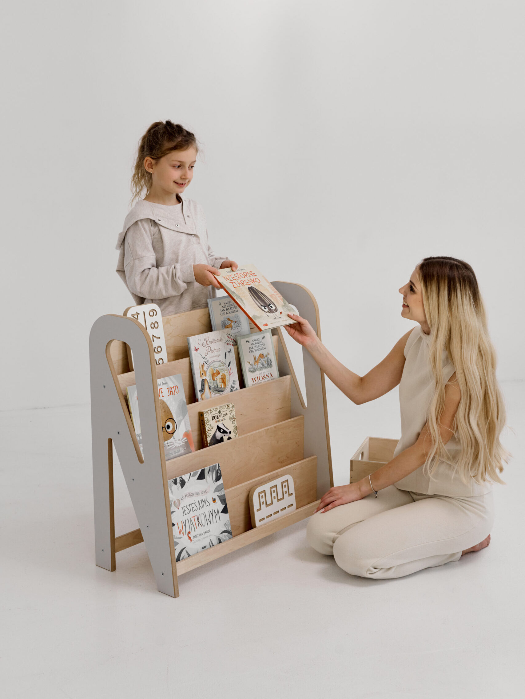 Knygų lentyna SLIM M - 3 spalvos