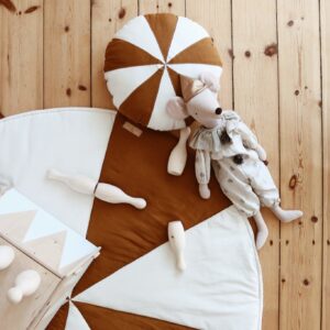 Lininė saldainio formos pagalvėlė „Caramel Candy“