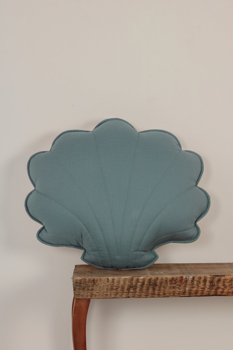 Lininė kriauklės formos pagalvėlė „Eye of the Sea“ - Image 2