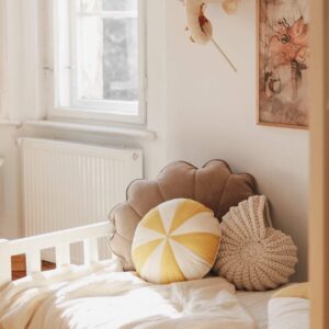 Lininė saldainio formos pagalvėlė „Honey Candy“