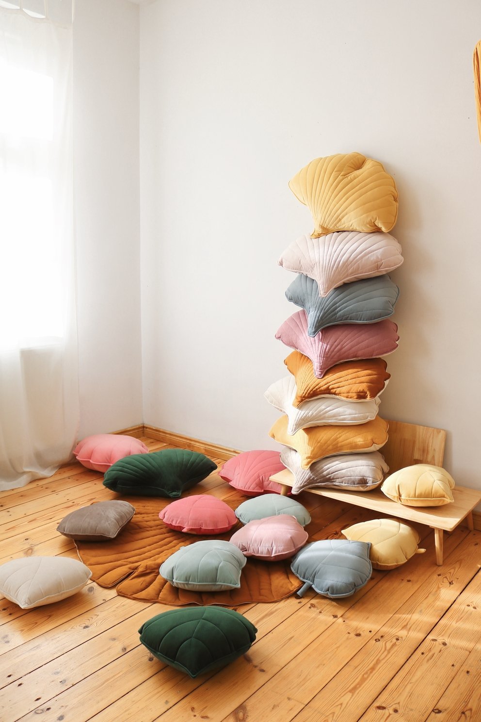 Aksominė ginkmedžio lapo formos pagalvėlė "Honey" - Image 11