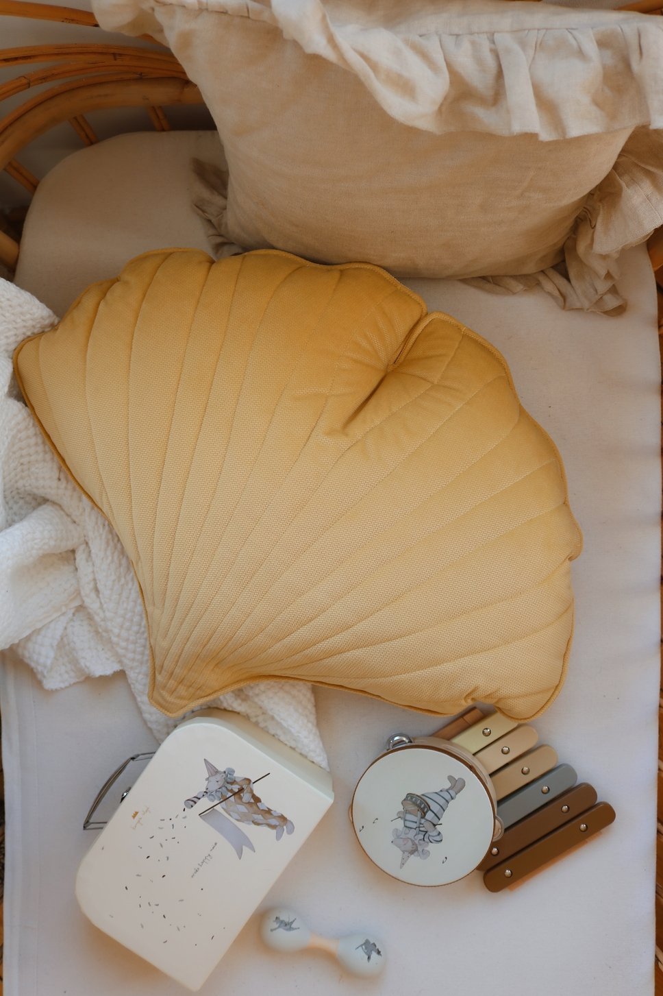 Aksominė ginkmedžio lapo formos pagalvėlė "Honey" - Image 9