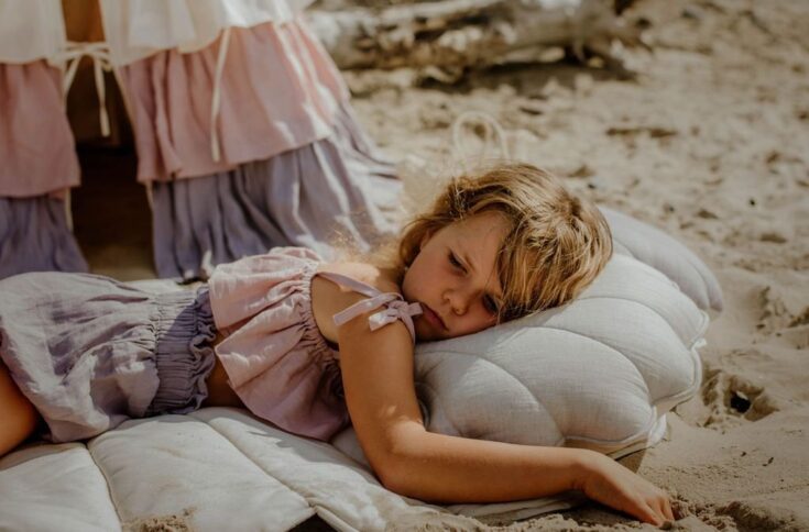 Lininė kriauklės formos pagalvėlė „Sand“ - Image 4