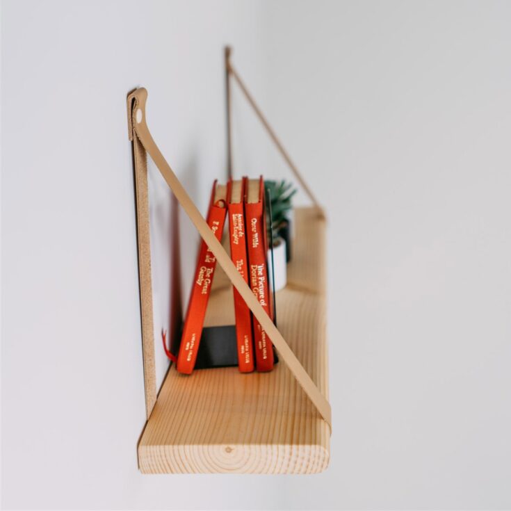 Pakabinama lentyna su odinėmis juostomis, 60 cm - Image 6