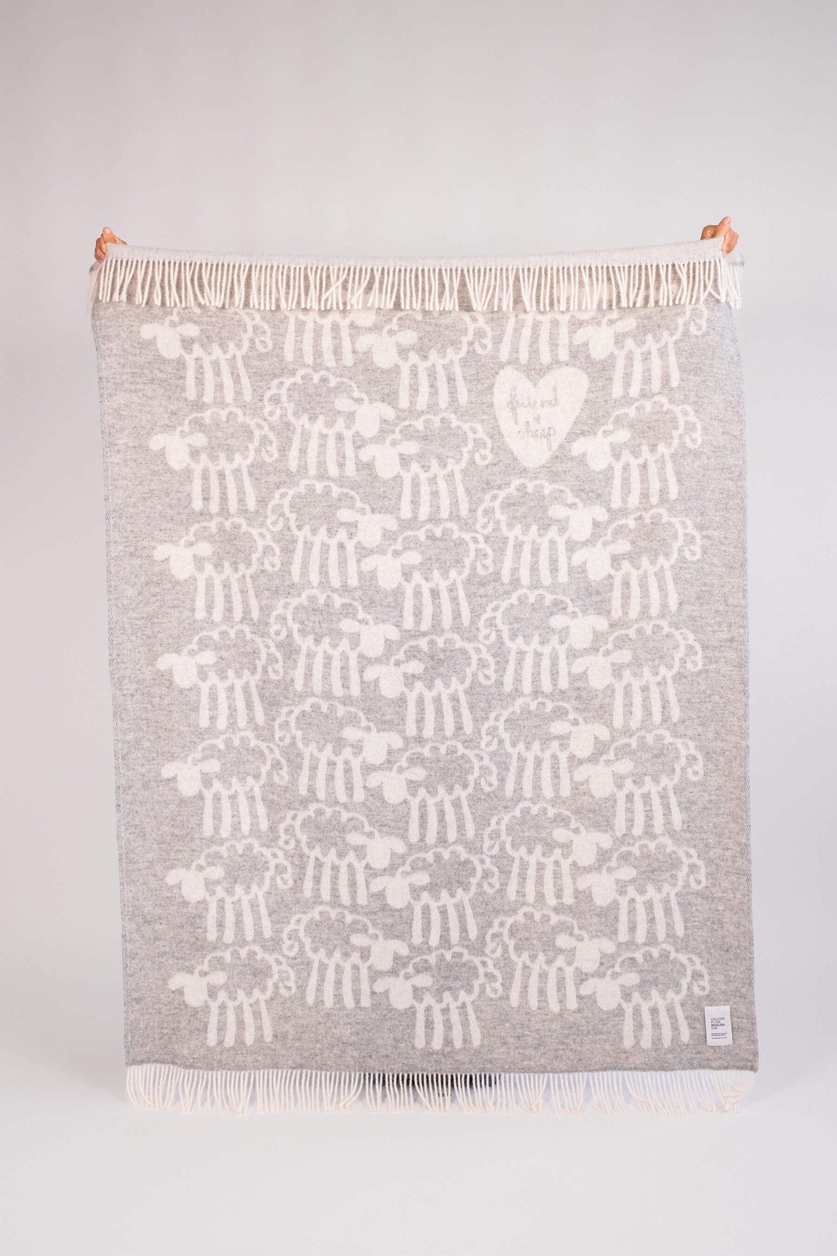 Natūralios vilnos pledas/lovatiesė „Friendsheep“ - Image 7
