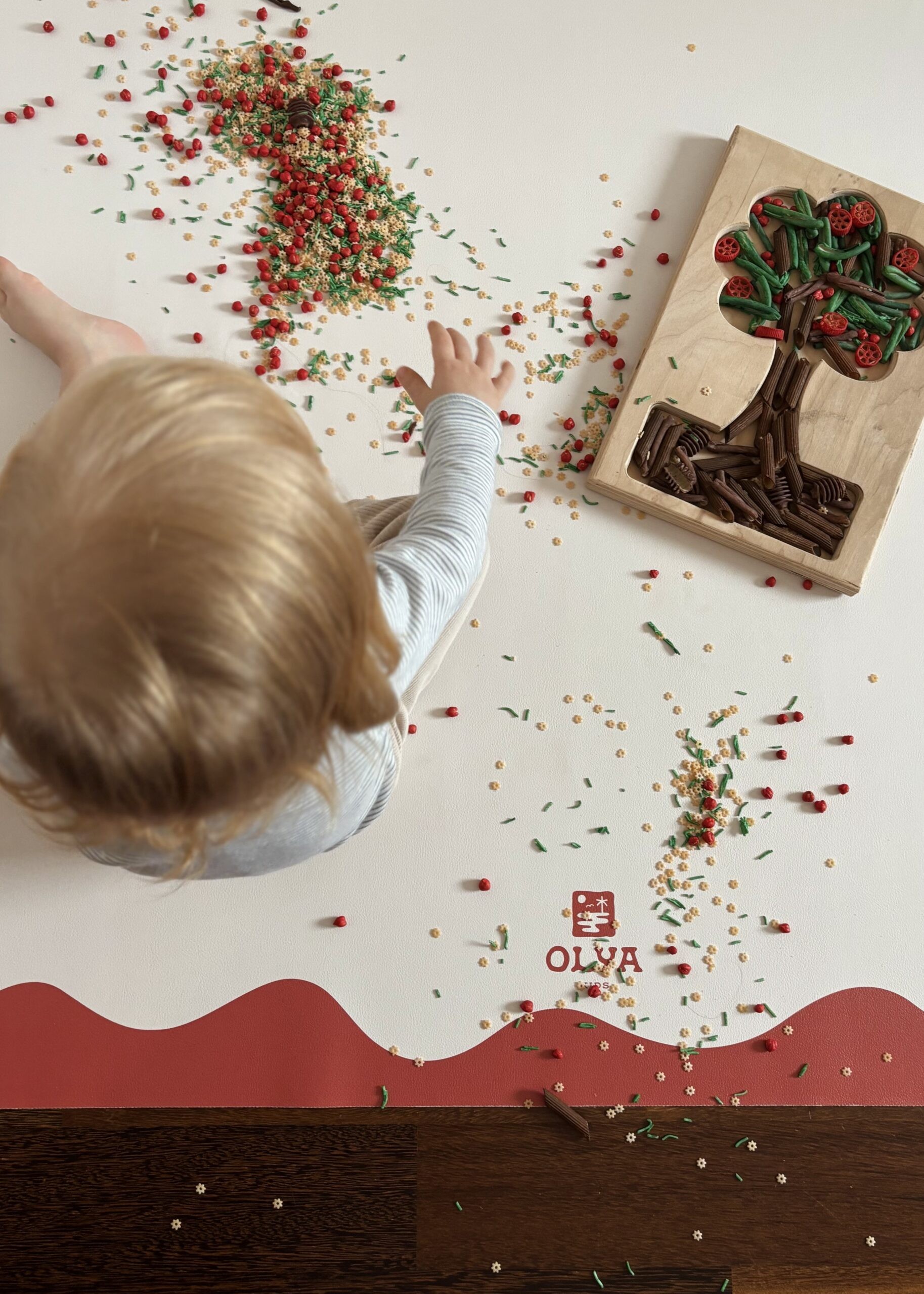 "OLYA KIDS" vaikiškas kilimėlis valgymui, neslystantis ir atsparus vandeniui "Red Frame" - Image 3